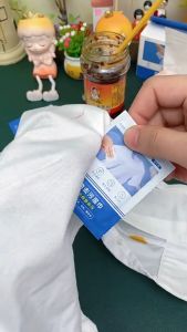 Independent packaging portable clothing decontamination wipes emergency clothing stain removal free cleaning独立包装便携衣服去污湿巾应急衣物去渍免清洗湿纸巾