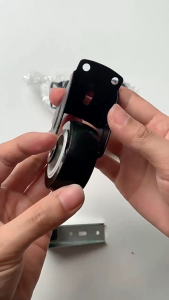 Roda Penahan Beban Berat 4pcs Caster Karet Untuk Lemari Pakaian Rak Tempat Tidur Lindungi Lantai Mudahkan Pembersihan