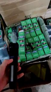 Đèn pin cầm tay siêu sáng chiếu xa 500m có Zoom Đèn cầm tay Chip XHP50 pin trâu chông thấm nước IP65