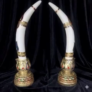 งาช้างไม้แกะสลัก (คู่) สูง 120cm สีขาวฐานทองประดับกระจก งานบ้านถวาย เสริมบารมี ฮวงจุ้ย ของขวัญเกษียณ