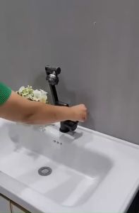 [ VCR002 ] Vòi chậu rửa mặt Lavabo ( nóng - lạnh ) Xoay 720 độ Chất liệu THÉP KHÔNG GỈ mạ tĩnh điện . Dầy dặn chắc nặng.