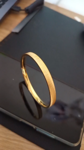 VÒNG TAY TITAN NỮ CHẠM HỌA TIẾT MẮT MÈO