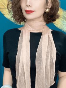 ผ้าพันคอไหมลายดอกไม้สไตล์ใหม่สำหรับฤดูร้อนปี 2025 ผ้าพันคอไหมสีบริสุทธิ์ ผ้าพันคอแบบมีสายคล้องไหล่สำหรับการเดินทางและถ่ายภาพป้องกันแสงแดด