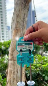 Total ไขควงปากแบน + ไขควงปากแฉก ขนาด 5 นิ้ว ( 2 ตัวชุด ) แกนกลม ปลายแม่เหล็ก รุ่น THT250201 / TKSDS0226 ( 2 Pcs Screwdriver Set ) ชุดไขควง ไขควงชุด