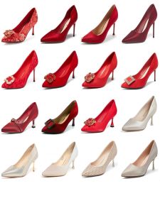 รองเท้าแต่งงานสีแดง รองเท้าส้นสูง รองเท้าแตะหนัง PU สำหรับผู้หญิง ทรงหัวแหลม หัวเข็มขัด วัสดุด้านใน PU