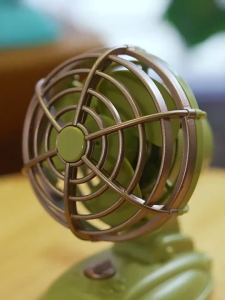 Retro USB Desktop Electric Fans Small Old Style Gift for Dormitory Collection Item复古小风扇