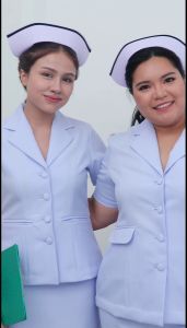 Uniform Studio เสื้อพยาบาลหญิงแขนสั้น ปกเทลเลอร์แหลม (เฉพาะเสื้อ)