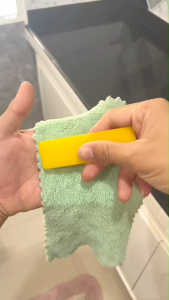 สติ๊กเกอร์ ติดครัว กับ ลายหินอ่อน การใช้งานได้ดี กันน้ำมันกระเด็น ที่มีความหนา ทนทาน กันน้ำ กันเชื้อรา และทนความร้อน ยาว1/3เมตร