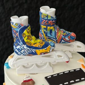 Finger Skating Shoes Classic Colors Mini Finger Roller Skating Shoes Scooter Childrens Stress Relief Toys Desktop Decoration