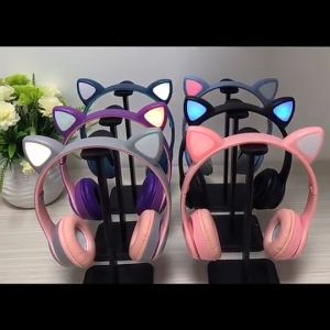 Bluetooth 5.0 ไร้สายหูฟังครอบหูแมว หูแมว พร้อมไมค์ มีไฟLED ระบบเสียงสเตอริโอ ลดเสียงรบกวน ชุดหูฟังแมว เล่นเกมฟังเพลง คนหนุ่มสาว หูฟังตัดเสียงรบกวนสเตอริโอไร้สายเข้า กันได้กับโทรศัพท์มื อถือทุกรุ่นพกพาสะดวกและพับเก็บได้