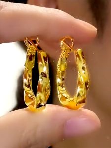 Twisted round Ring Earrings Womens Fashion Jewelry Metal Sungsizya Cold Style High End Sensation Trendy Ins Luxury Ear Cuffs