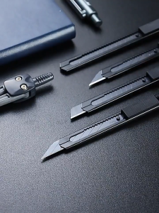 Deli SK5 Black Blade Paper Cutter Knife Utility Knife Stainless Steel Art Knife 30 Degree Angle Blade