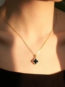 Local Shipping Four-Leaf Clover Sweater Chain Womens Small Fragrance Style Necklace Collarbone Chain