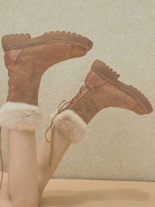 รองเท้าบูทหิมะหนาสำหรับผู้หญิง ฤดูหนาว 2025 รองเท้าบูทมาร์ตินขนสัตว์หนาใหม่ รองเท้าบูทกลางน่อง ทรงสลิม บุขนแกะ รองเท้าบูทหิมะ