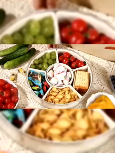 6-Compartment Transparent Food-Grade Salad and Spice Freshness Box Double-Layered with Handle Reusable Kitchen Storage Box Detachable Lid Snack Box Suitable for Lunch Dinner Parties and Camping Can Hold Ice Cubes and Chilled Fruits