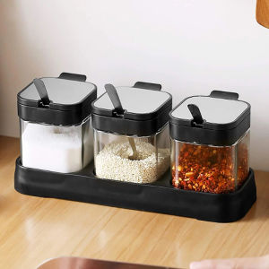 กล่องเครื่องปรุง เซ็ต3ชิ้น พร้อมช้อนตักและถาดวาง ขวดแก้ว ใส่เครื่องปรุง ที่ใส่พริกไทย กล่องน้ำตาล ของใช้ในครัว