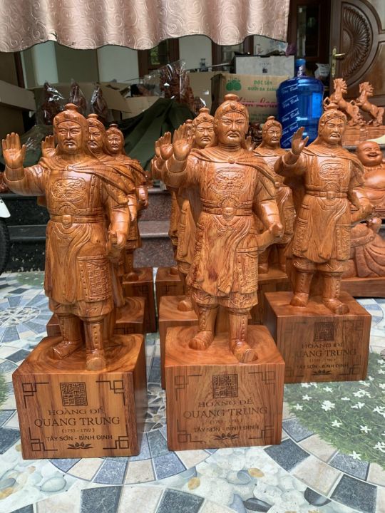 Tượng hoàng đế vua quang trung nguyễn huệ tây sơn bình định ,bằng gỗ ...