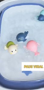 Mainan Mandi Anak Bayi Bentuk Paus Berenang Di Kolam Renang