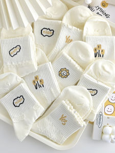 ถุงเท้าผู้หญิงสีขาว ถุงเท้ากีฬา ถุงเท้าครึ่งแข้ง ถุงเท้าผ้าฝ้าย ฤดูใบไม้ผลิ ฤดูใบไม้ร่วง ฤดูร้อน ฤดูหนาว ถุงเท้าลายการ์ตูนน่ารัก