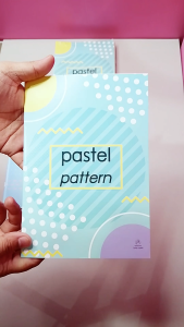 สมุดปกอ่อน รุ่น PASTEL PATTERN จำนวน 18 แผ่น คละแบบ ยี่ห้อ SAENGROONG / 1 โหล (12เล่ม)