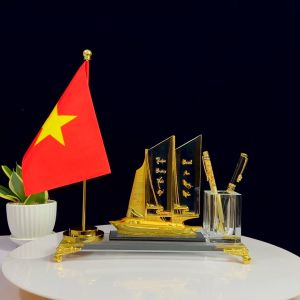 Hộp Đựng Bút Doanh Nhân Thuyền Thuận Buồm Xuôi Gió Hiện Đại 1 Cờ Chất Liệu Đồng Mạ Vàng và Pha Lê K9 Hộp Bút Để Bàn