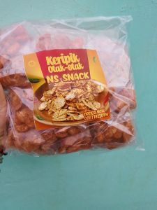 keripik otak-otak NS  snack pedas gurih