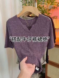 เสื้อสเวตเตอร์ถักคอวีแขนสั้นสีม่วงสไตล์เกาหลีสำหรับผู้หญิง ทรงหลวม สไตล์ฤดูใบไม้ร่วง 2025 แฟชั่น เสื้อผ้าทำงาน