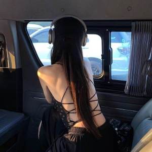 เสื้อกั๊กสายเดี่ยวคอวีเปิดหลังสำหรับผู้หญิงในช่วงฤดูร้อนปี 2024 ดีไซน์หลวมๆ ดีไซน์หัวใจ แขนสั้น ผ้าฝ้ายผสมโพลีเอสเตอร์