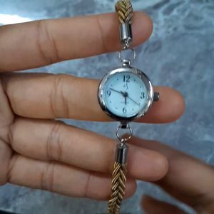 Đồng hồ nữ éS độc lạ second hand si nhật- đã qua sử dụng