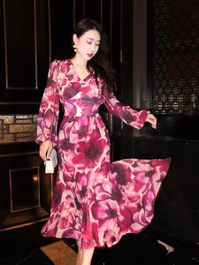 ชุดกระโปรงทรงหางปลาเอวสูงพิมพ์ลายดอกกุหลาบสีแดง ชุดแฟชั่นฤดูใบไม้ร่วงสำหรับผู้หญิง ชุดแฟชั่นสตรีทสไตล์เกาหลี