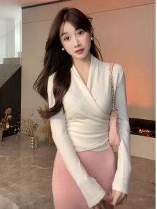 LUOFEN | V-Neck Slim Fit Casual Long Sleeve White Turtleneck Top