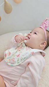 Mombella ยางกัดปลาหมึกมัมเบล่า ของแท้จากอังกฤษ ปลอดภัยมี มอก. ยางกัดซิลิโคนนิ่มส่งเสริมพัฒนาการ BPA Free Teether ยางกัดทารกวัย 3+ เดือน