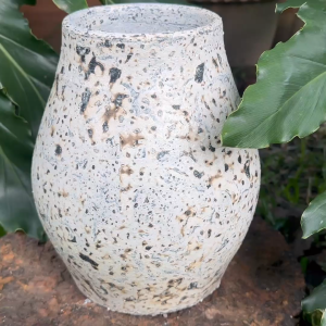 แจกันดินเผาทรงไหปากตัดจิ๋ว สีวินเทจเก่า ๆ ขนาด 18 x 23 cm.