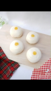 [ 8 ชิ้น / กล่อง ] ขนมเปี๊ยะแม่พิมพ์ ถั่วไข่เค็ม