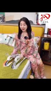 TWOL 10pcs Clothes Hangers Non Slip Heavy Duty Plastic Hangers with 360° Swivel Hook Ultra Thin Hangers household hanger