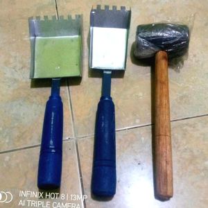 Sendok Hebel ukuran 710 dan palu karet