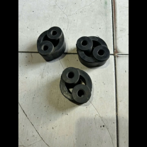 [ Sỉ & Lẻ ]Cao su treo pô treo ống xả dưới gầm các dòng xe tải xe du lịch TOYOTA KIA Honda Suki...( Mẫu Vuông Dài)giá 1 cái.