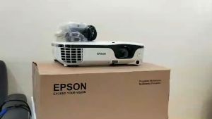 Proyektor Epson EB X12