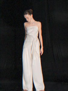 High-end and beautiful solid color satin slimming strapless top + elegant trousers set