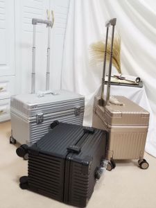 กระเป๋าเดินทางแบบมีล้อแบบอเนกประสงค์สำหรับผู้ชายและผู้หญิง 18 นิ้ว กระเป๋าถือถ่ายภาพแบบมีกรอบอลูมิเนียม กระเป๋าเดินทางแบบมีซิปปิดด้านหน้า