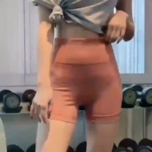 รวดเร็ว กางเกงโยคะ รัดรูป ไร้ตะเข็บหน้า: กางเกงขาสั้นโยคะ กางเกงออกกำลังกายขาสั้น รัดรูป