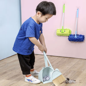 Mini Broom Set ชุดแปรงสีบล็อกสำหรับเด็ก 3 ชิ้น ด้ามจับทรงหัวเข็มขัด ใช้ในบ้าน ชุดกวาดพื้นและตักขยะ อุปกรณ์ทำความสะอาด
