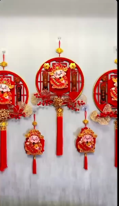 SIZE LỚN NHẤT 40CMCÓ HOA TÀI LỘC- Dải treo trang trí Tết 2026 ông Thần Tài Lắc Lư Đầu 138 x 40cm mang lại MAY MẮN  THỊNH VƯỢNG  TÀI LỘC cho gia chủ  phụ kiện trang trí Tết 2024  trang trí nhà cửa  đồ trang trí tường  cổng