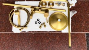 Bộ vòi tắm hoa sen đứng bằng đồng cao cấp nặng khoảng 6kg/bộ