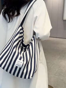 ผ้าใบลายกระเป๋าผู้หญิงมาใหม่ความจุขนาดใหญ่กระเป๋าทุกการแข่งขันกระเป๋าสะพาย