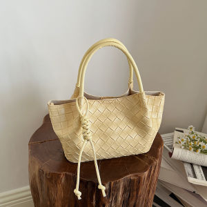 clu Korean style shoulder bag new retro woven handbag high aesthetics casual western style sling bag ulc