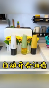 TWOL SHOP Stock no.251,1pcs Automatic Flip Oil Bottle Dispenser Kitchen Condiments Leak Proof