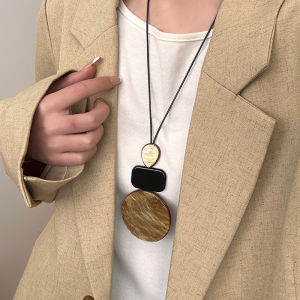 สร้อยคอแบบยาวทรงเรขาคณิตไม่สมมาตรสไตล์โบฮีเมียนใหม่ 2025 สำหรับฤดูใบไม้ผลิและฤดูร้อน เครื่องประดับแฟชั่นแบบจีนใหม่