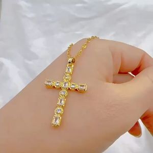 Ladamas Kalung Titanium Dengan Liontin Salib Permata Berkilau KT132