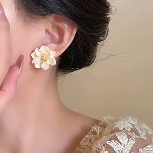 🔥IVY Simple White Flower Earrings Niche High-end Earrings Fashion Women Earrings Versatile